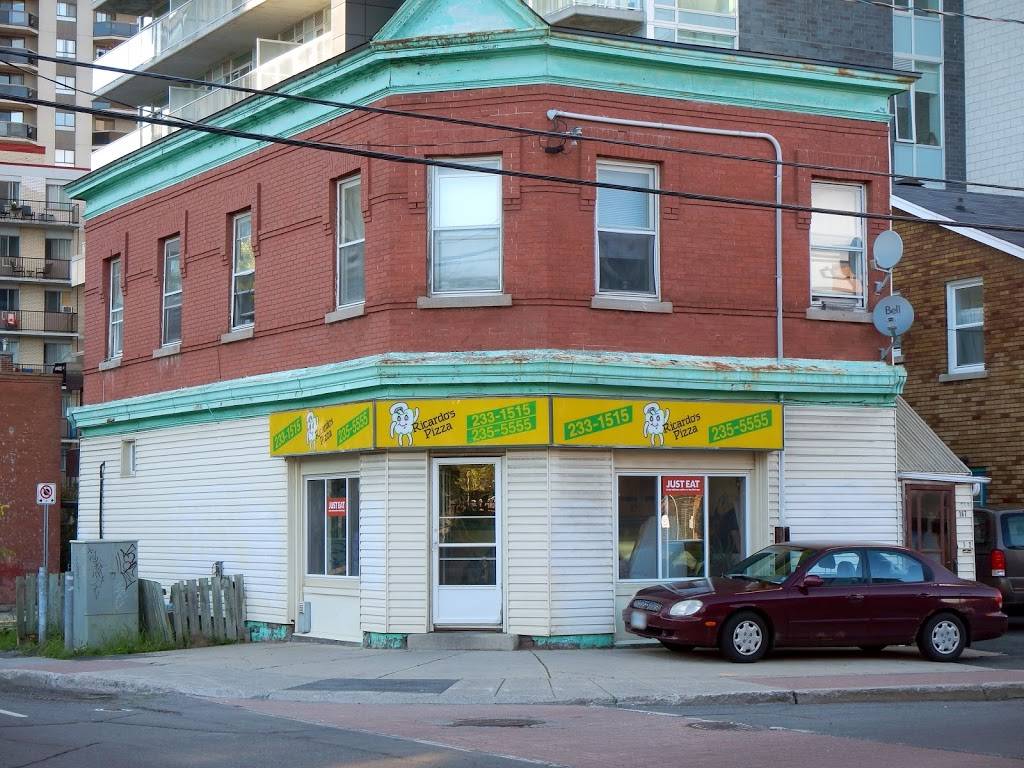 Ricardos Pizza | restaurant | 267 Bay St, Ottawa, ON K1R 5Z4, Canada | 6132331515 OR +1 613-233-1515