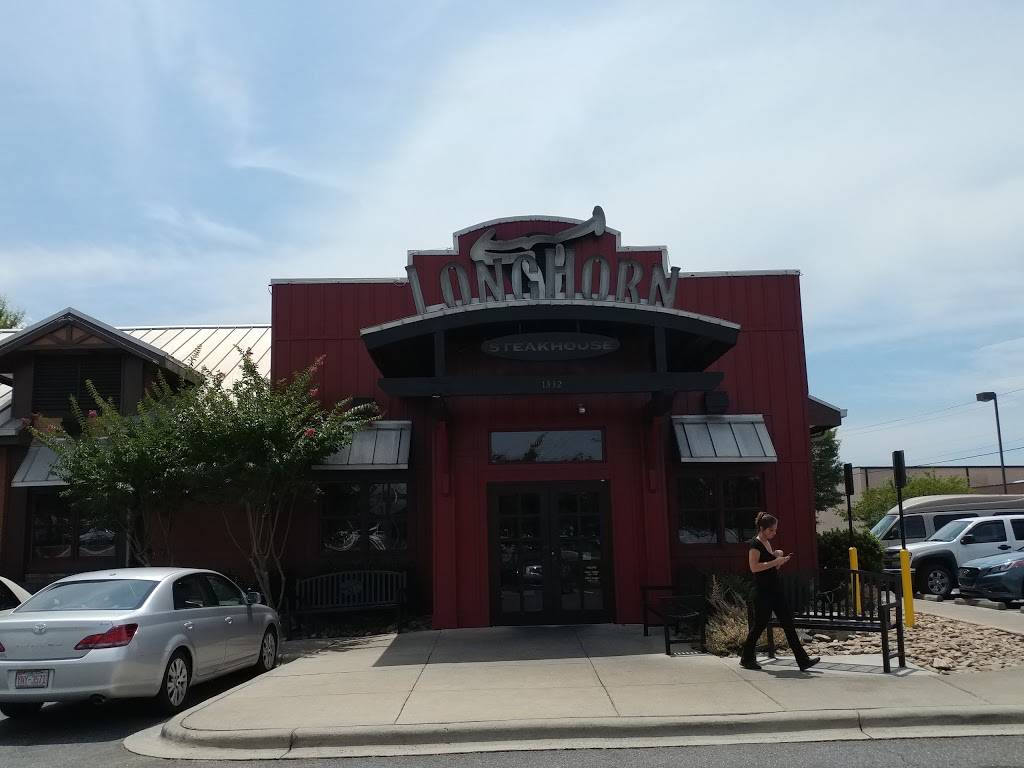 LongHorn Steakhouse | meal takeaway | 1332 US Hwy 70 SE, Hickory, NC 28602, USA | 8283222944 OR +1 828-322-2944