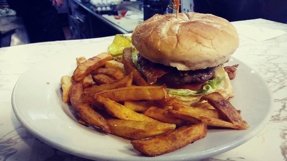 Cup N Saucer Restaurant | restaurant | 157 VT-100, Wilmington, VT 05363, USA | 8024645813 OR +1 802-464-5813