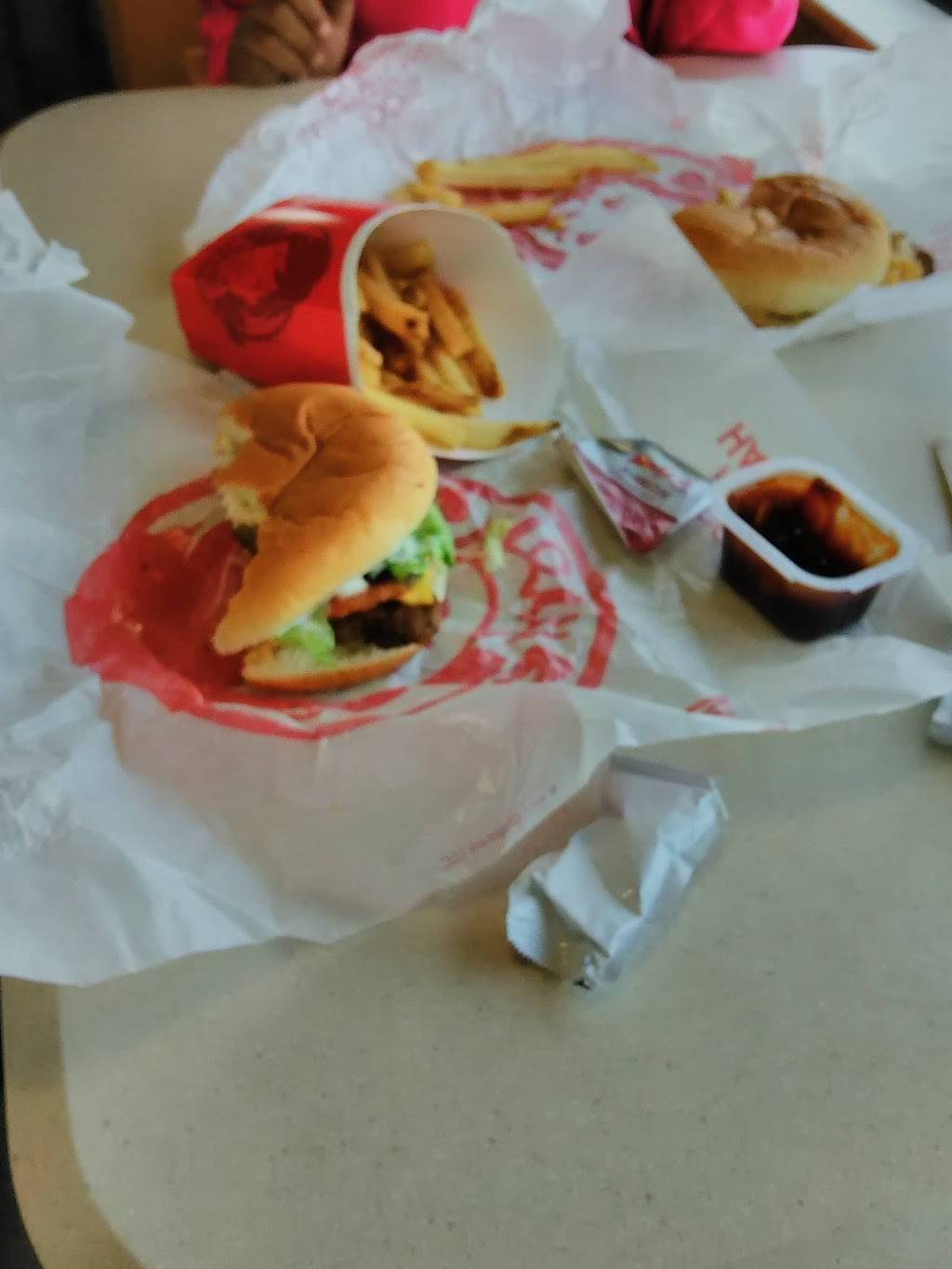 Wendys | restaurant | 634 W 14th St, Chicago Heights, IL 60411, USA | 7087482370 OR +1 708-748-2370