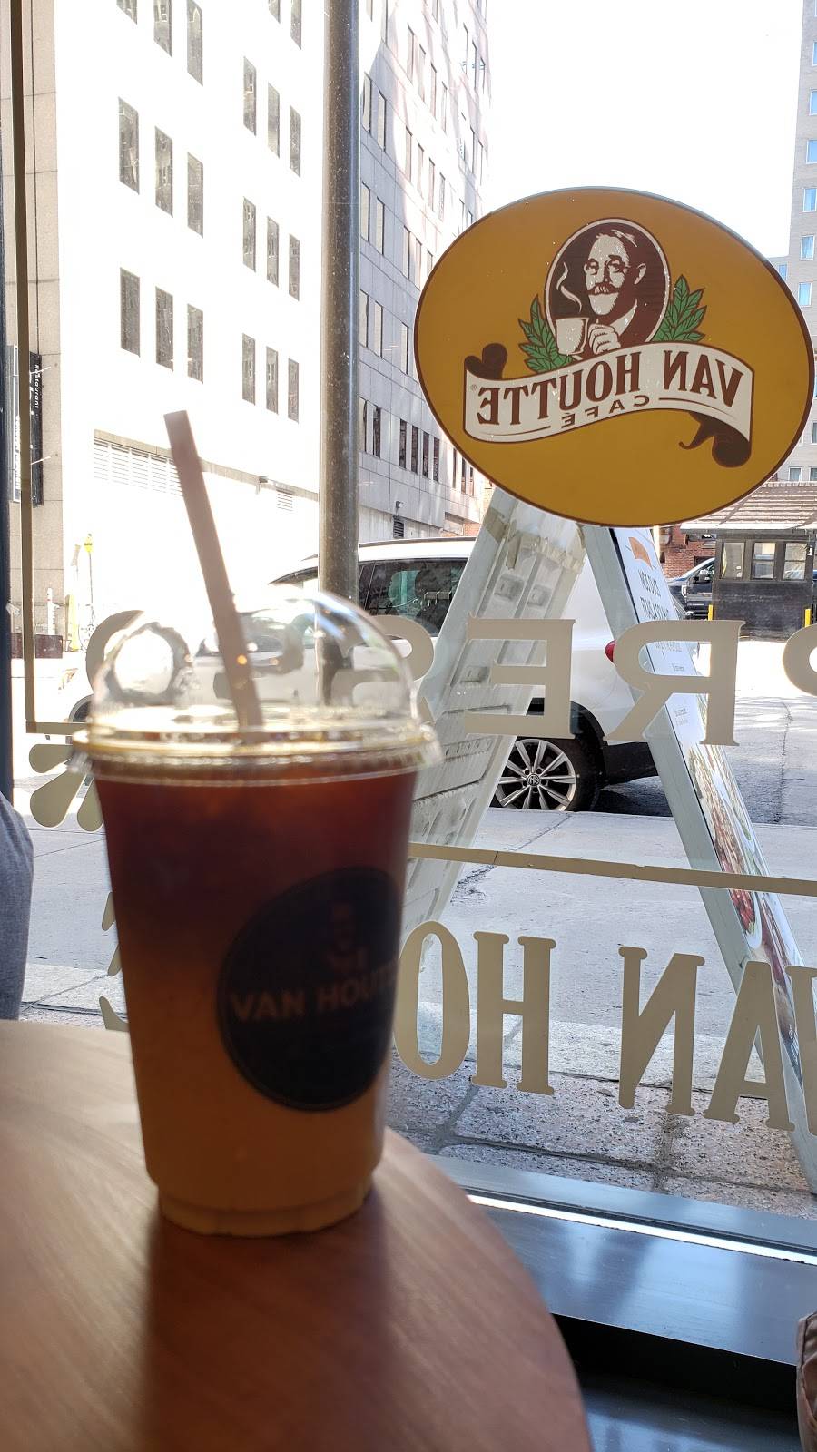 Café Van Houtte | cafe | 2027 Rue Metcalfe, Montréal, QC H3A 1X7, Canada | 5148495466 OR +1 514-849-5466