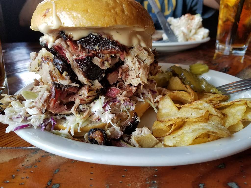 Two Shoe BBQ | restaurant | 4105 Leary Way NW, Seattle, WA 98107, USA | 2066933962 OR +1 206-693-3962