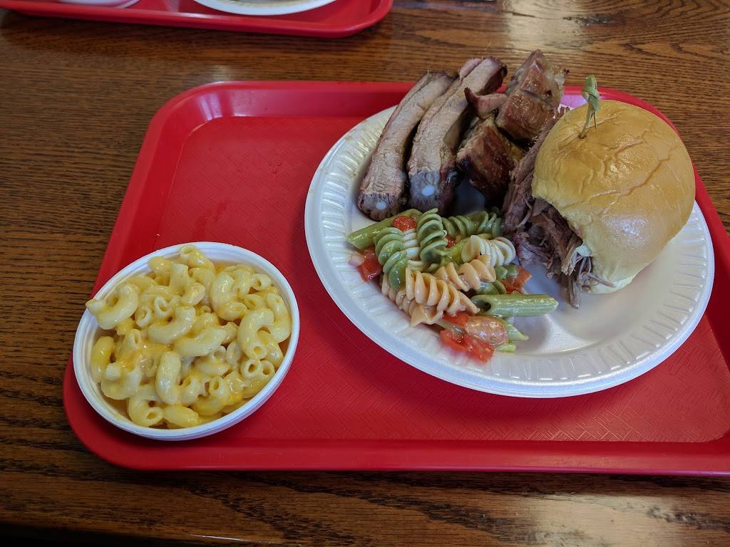 Youngs Barbecue | restaurant | 401 E Main St, Middletown, DE 19709, USA | 3023761777 OR +1 302-376-1777
