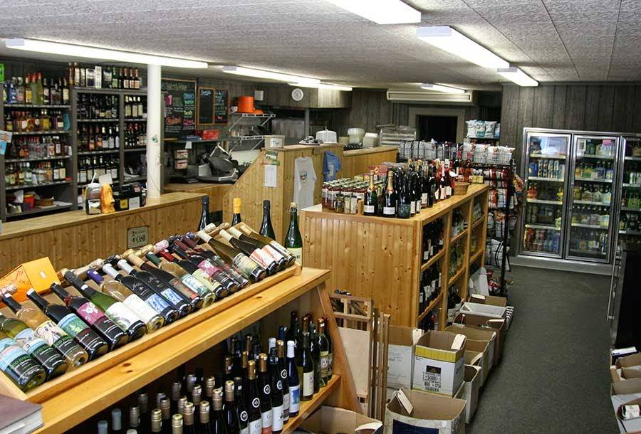 Gurneys Harbor Bottle Shop | restaurant | 215 E Main St, Harbor Springs, MI 49740, USA | 2315265472 OR +1 231-526-5472