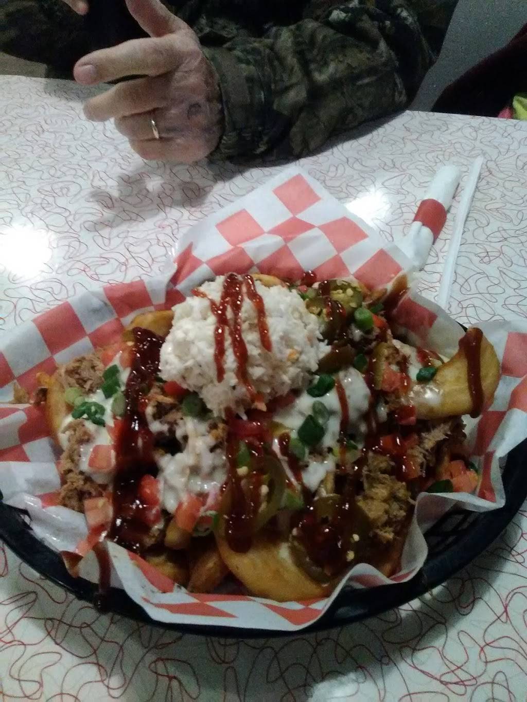 Bombshells Burgers & BBQ | restaurant | 2134 5th Street Rd, Huntington, WV 25701, USA | 6812043994 OR +1 681-204-3994