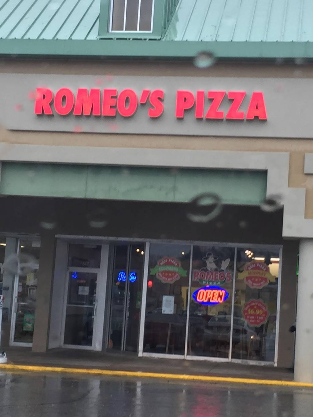 Romeos Pizza | restaurant | 3768 Rocky River Dr, Cleveland, OH 44111, USA | 2164761111 OR +1 216-476-1111