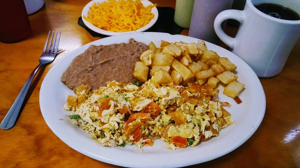 Las Tapatias De Jalisco | restaurant | 1506 S St Marys St, San Antonio, TX 78210, USA | 2105328800 OR +1 210-532-8800