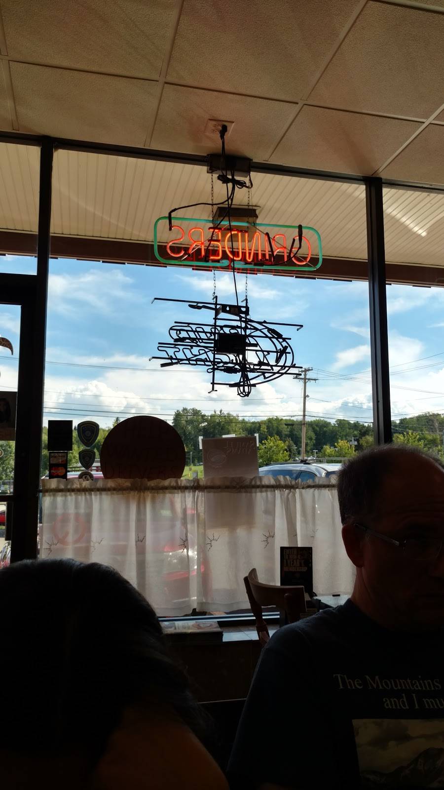 Holiday Pizza | restaurant | 714 Southbridge St, Auburn, MA 01501, USA | 5088325169 OR +1 508-832-5169