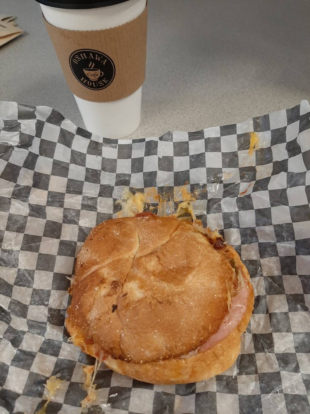 Cafe Oshawa House | restaurant | 62 King St W, Oshawa, ON L1H 1A6, Canada | 9052407355 OR +1 905-240-7355