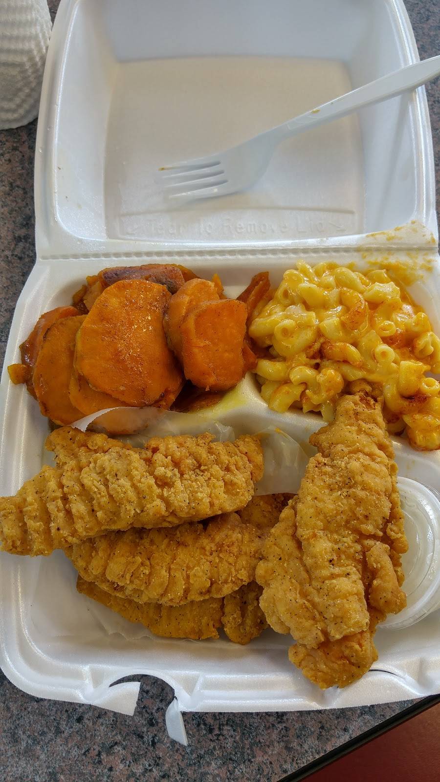 Gwen & Frannys Fried Chicken | restaurant | 22141 Whyte Hardee Blvd, Hardeeville, SC 29927, USA | 8437846080 OR +1 843-784-6080