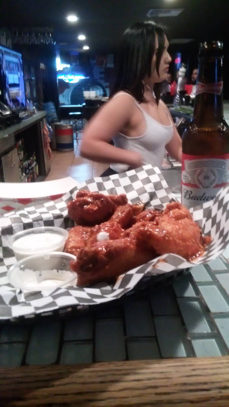 Amigos Burgers and Beer | restaurant | 6372 S Nogales Hwy, Tucson, AZ 85706, USA | 5203986598 OR +1 520-398-6598