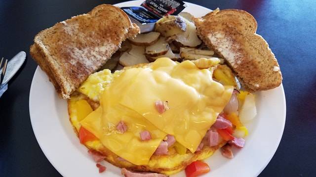 Cindys Kitchen | restaurant | 600 Commerce Dr E, Belle Plaine, MN 56011, USA | 9528733355 OR +1 952-873-3355