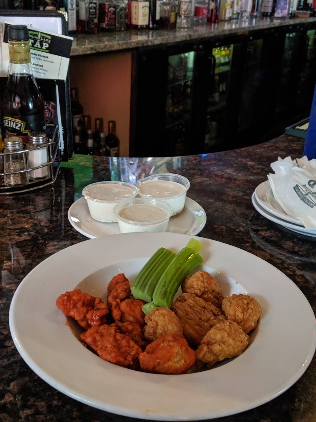 Union Lake Tap | restaurant | 7760 Cooley Lake Rd, Waterford Twp, MI 48327, USA | 2483630400 OR +1 248-363-0400