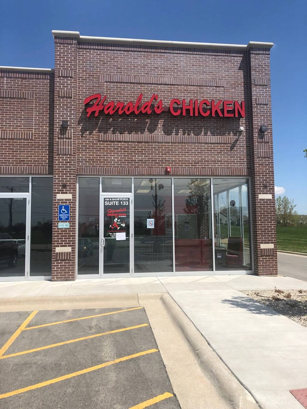 Harolds Chicken #7 | meal takeaway | 109 N Show Pl Dr, Rockford, IL 61107, USA | 8155808085 OR +1 815-580-8085