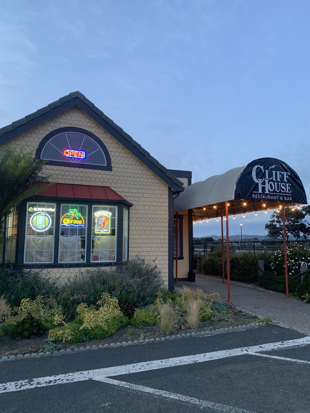 Cliff House Fort Bragg | restaurant | 1011 S Main St, Fort Bragg, CA 95437, USA | 7079610255 OR +1 707-961-0255
