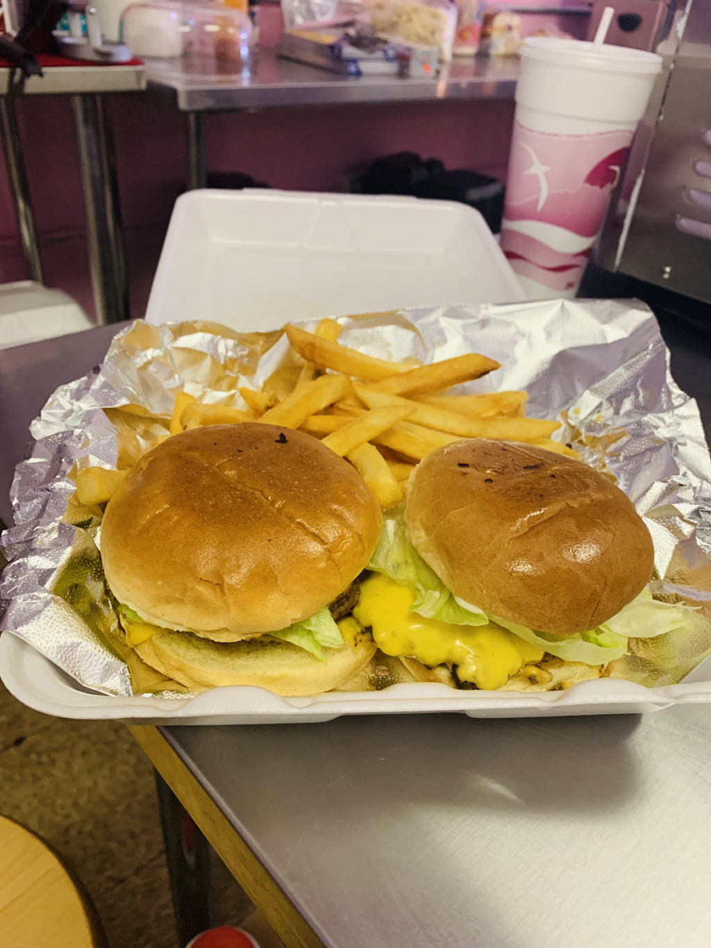 Tasty Tr3atz | restaurant | 15738 W Seven Mile Rd, Detroit, MI 48235, USA | 3133067602 OR +1 313-306-7602