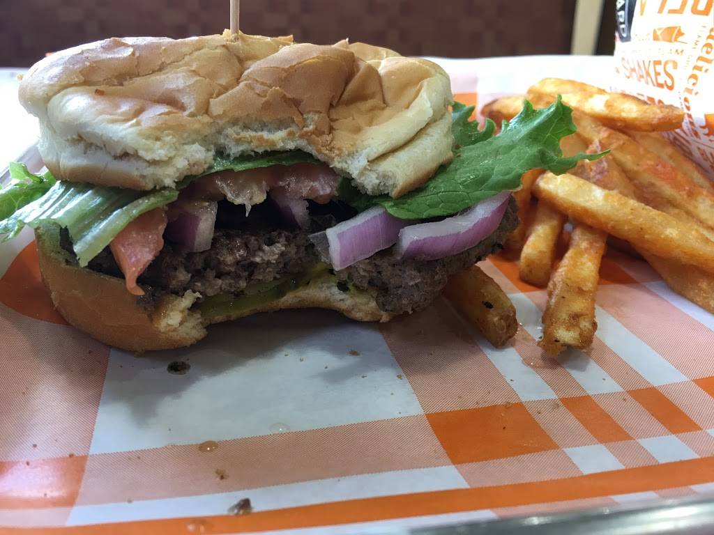 Back Yard Burgers | restaurant | 821 North Pkwy, Jackson, TN 38305, USA | 7313005220 OR +1 731-300-5220