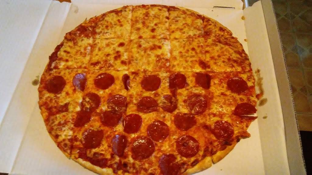 Ciprianis Pizza | restaurant | 5840 W 63rd St, Chicago, IL 60638, USA | 7735823747 OR +1 773-582-3747