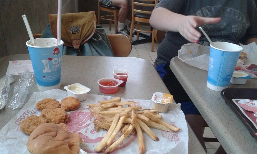 Wendys | restaurant | 412 E Walnut St Ave, Carbondale, IL 62901, USA | 6185666237 OR +1 618-566-6237