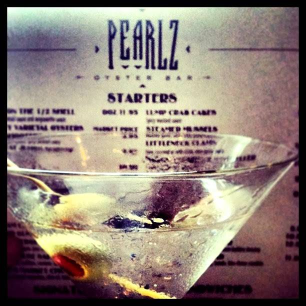 Pearlz Oyster Bar | restaurant | 153 E Bay St, Charleston, SC 29401, USA | 8435775755 OR +1 843-577-5755
