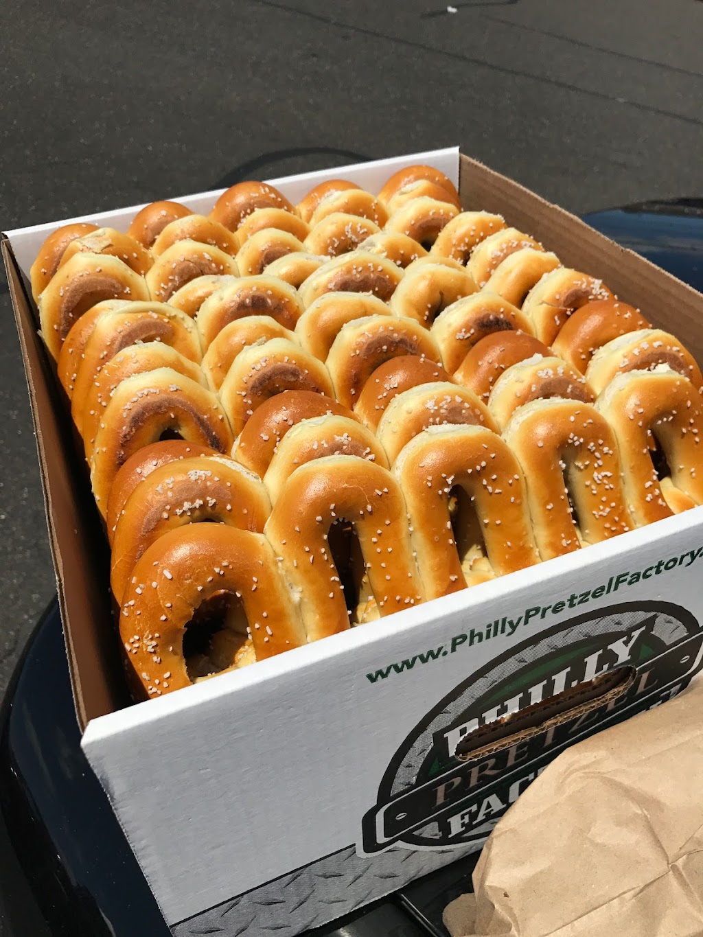 Philly Pretzel Factory | bakery | 555 2nd St Pike, Southampton, PA 18966, USA | 2153222766 OR +1 215-322-2766