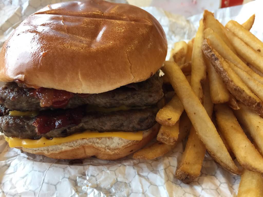 Wendys | restaurant | 811 W Pike St, Clarksburg, WV 26301, USA | 3046246800 OR +1 304-624-6800