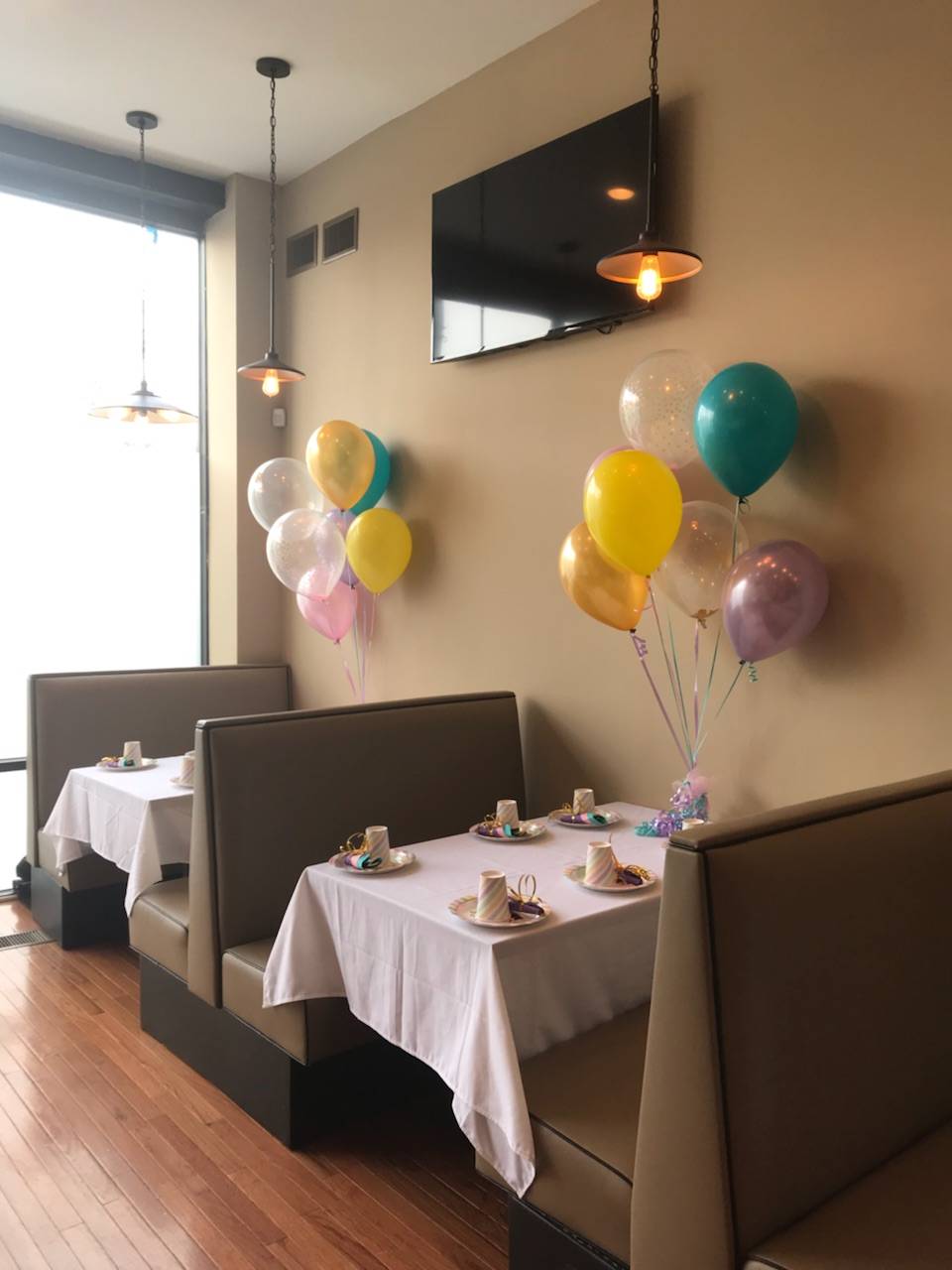 Skidoes | restaurant | 235 E 51st St, Chicago, IL 60615, USA | 7736905287 OR +1 773-690-5287