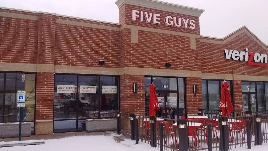 Five Guys | meal takeaway | 4807 211th St, Matteson, IL 60443, USA | 7082834515 OR +1 708-283-4515
