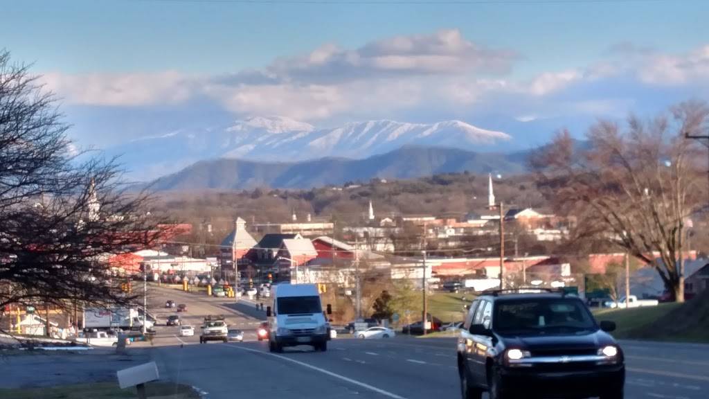 Webes Smokehouse Subs | restaurant | 514 W Main St, Sevierville, TN 37862, USA | 8653651344 OR +1 865-365-1344