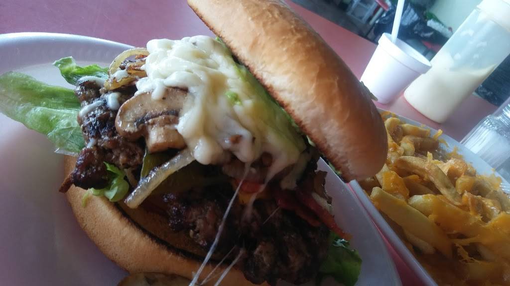 Happy Burger | restaurant | 3375 N Yarbrough Dr, El Paso, TX 79925, USA | 9155954243 OR +1 915-595-4243