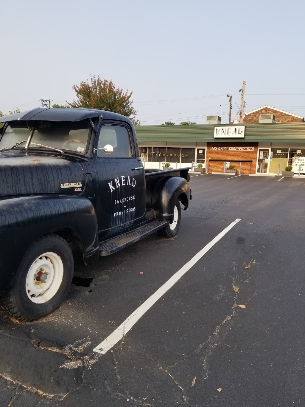 Knead Bakehouse | bakery | 3467 Hampton Ave, St. Louis, MO 63139, USA | 3143764361 OR +1 314-376-4361