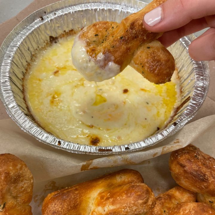 Dominos Pizza | meal takeaway | 3500 W Capitol Dr, Milwaukee, WI 53216, USA | 4145393409 OR +1 414-539-3409