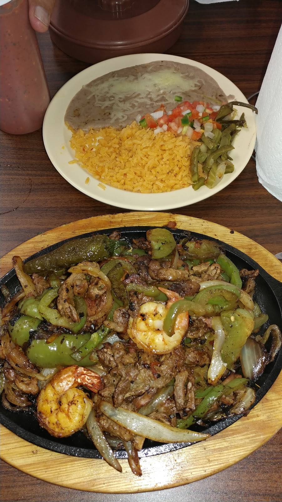 Birrieria Aguinaga | restaurant | 808 W Ennis Ave, Ennis, TX 75119, USA | 9728764232 OR +1 972-876-4232