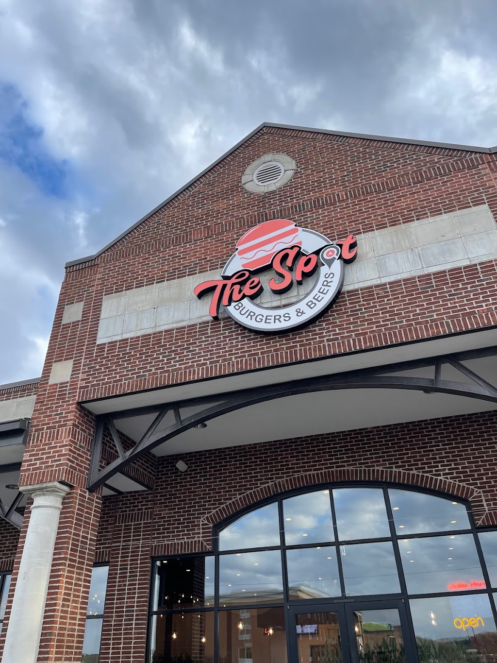 The Spot Burgers and Beers | restaurant | 3011 Longford Dr, Spring Hill, TN 37174, USA | 6153028289 OR +1 615-302-8289