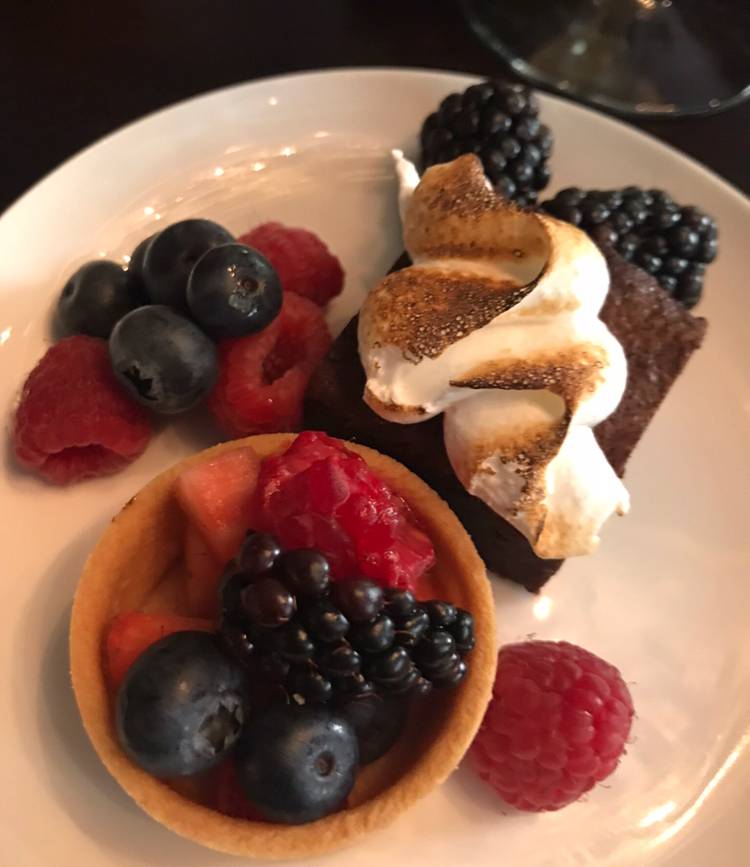 Sophias Lounge | restaurant | 127 N Tryon St suite d, Charlotte, NC 28202, USA | 9802603227 OR +1 980-260-3227