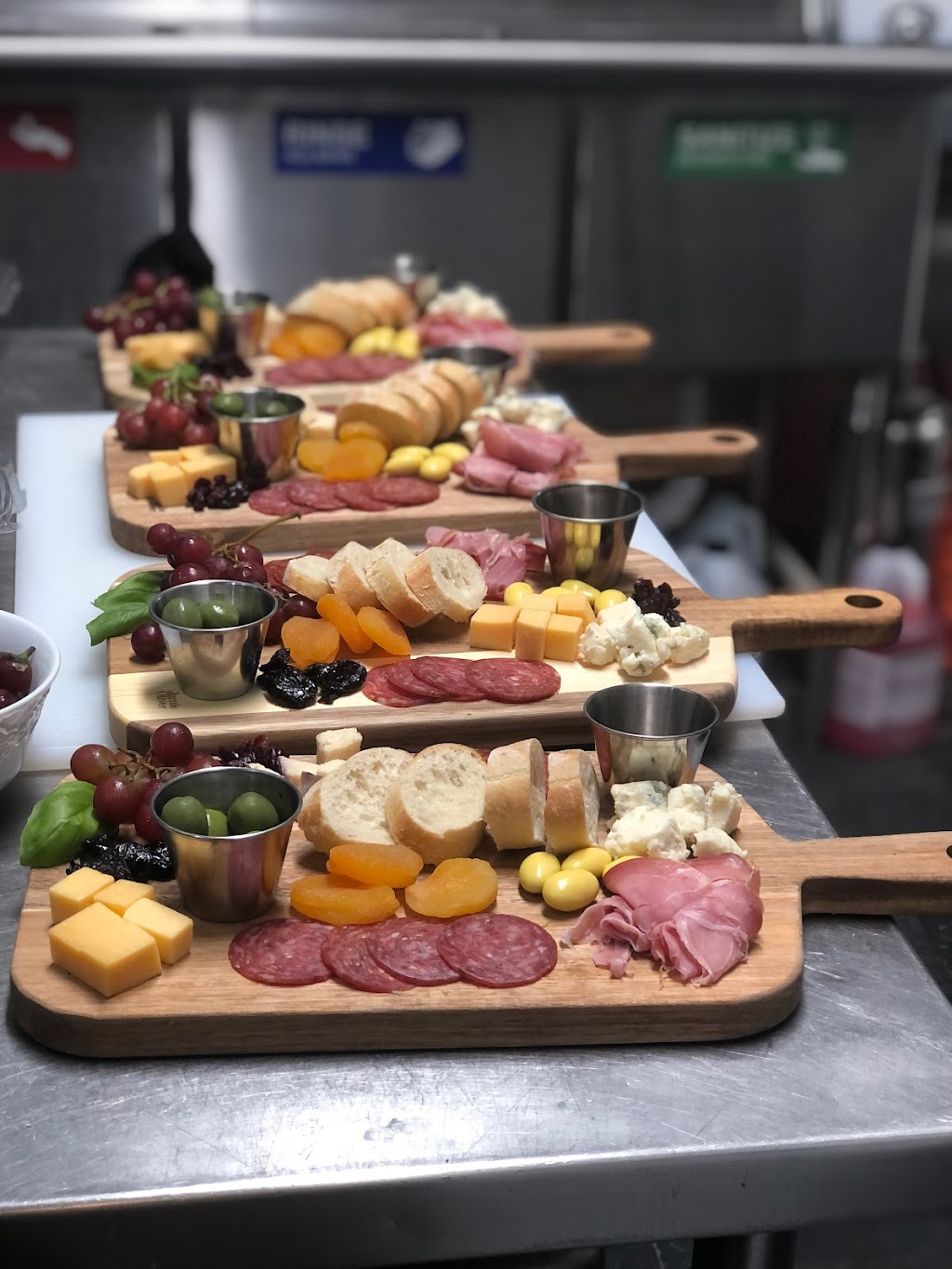 Rubys Wine House | restaurant | 3069 Cliff Mine Rd, Coraopolis, PA 15108, USA | 7249210777 OR +1 724-921-0777