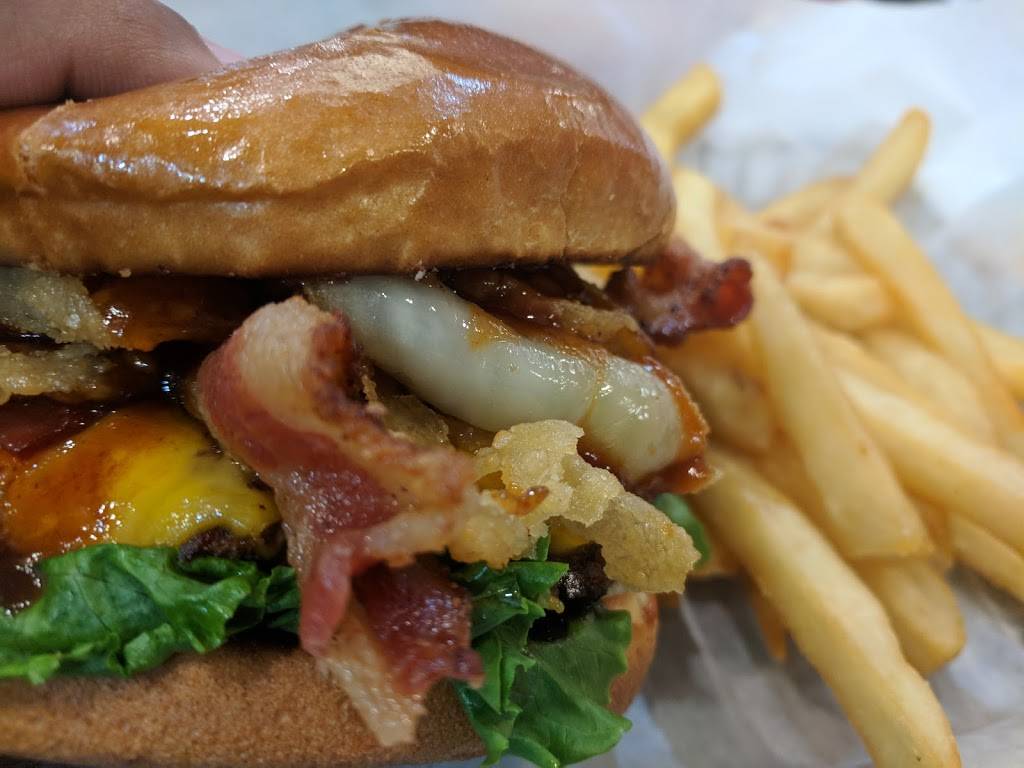 Friendlys | restaurant | 1745 Northampton St, Holyoke, MA 01040, USA | 4135364332 OR +1 413-536-4332