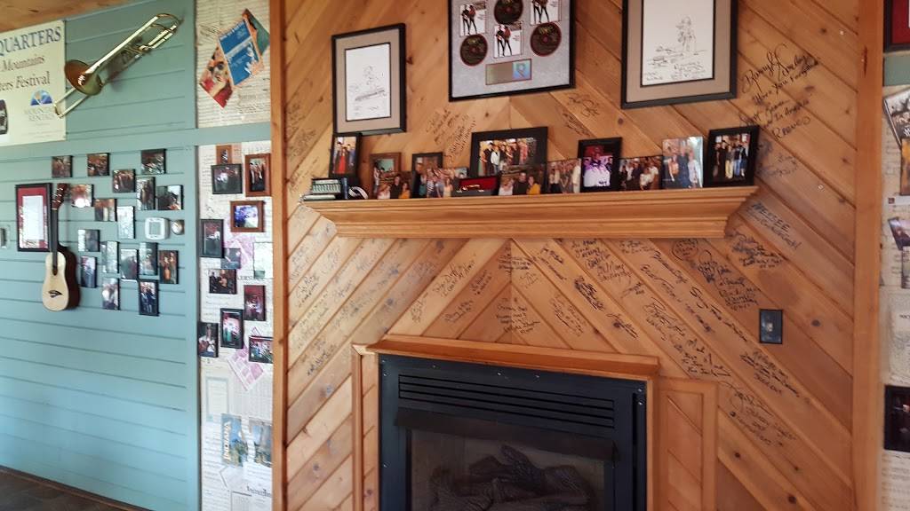 Crystelle Creek Restaurant | restaurant | 1654 East Pkwy, Gatlinburg, TN 37738, USA | 8654301551 OR +1 865-430-1551