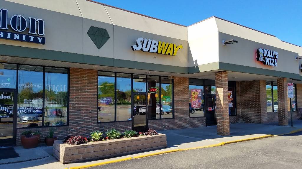 Subway | restaurant | 37579 Five Mile Road, Livonia, MI 48154, USA | 7344621764 OR +1 734-462-1764