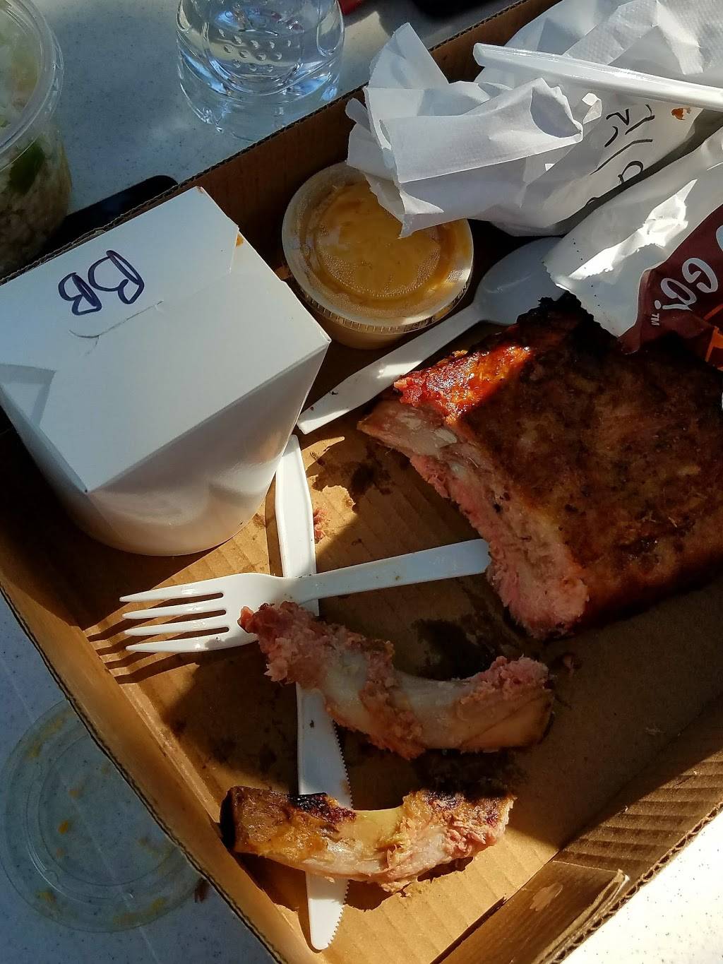 Alice Is Bar B Que | restaurant | 13136 County Line Rd, Crown Point, IN 46307, USA | 2199882685 OR +1 219-988-2685