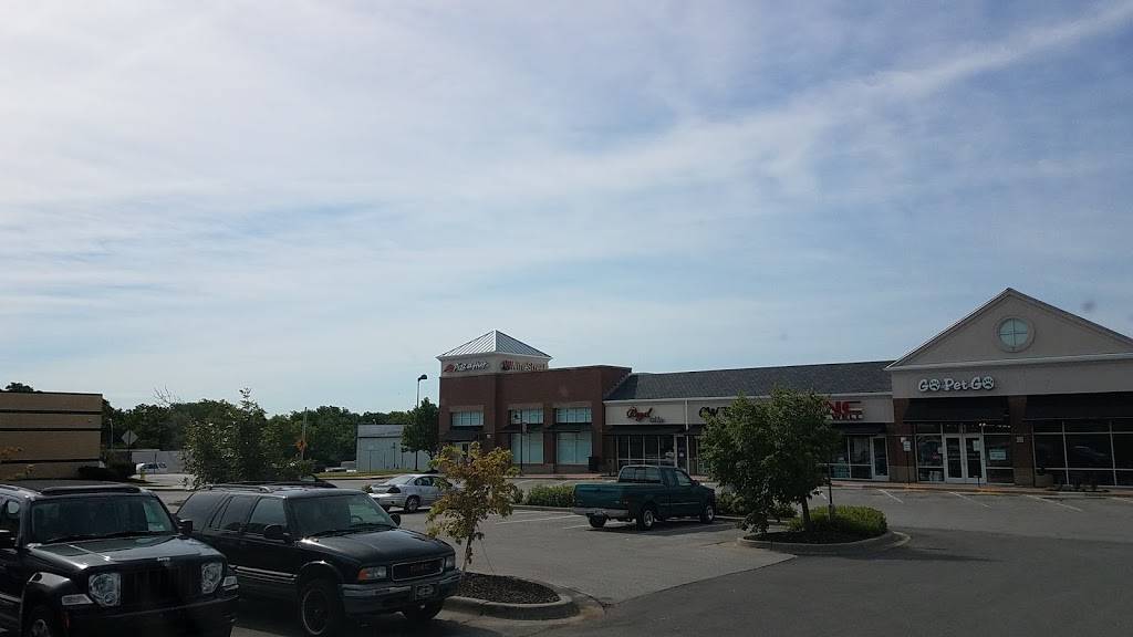 Pizza Hut | meal delivery | 6325 Lewis St #102, Parkville, MO 64152, USA | 8167415981 OR +1 816-741-5981