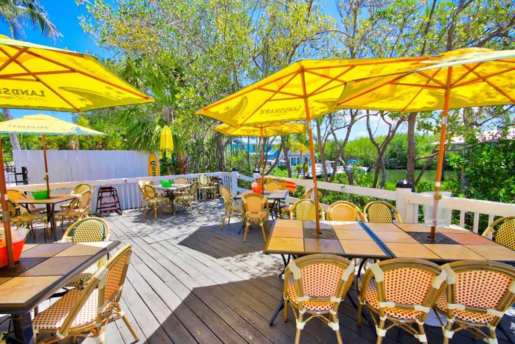 Mangos Pool Bar | restaurant | 4421 Bartlett Pkwy, Captiva, FL 33924, USA | 8005767343 OR +1 800-576-7343