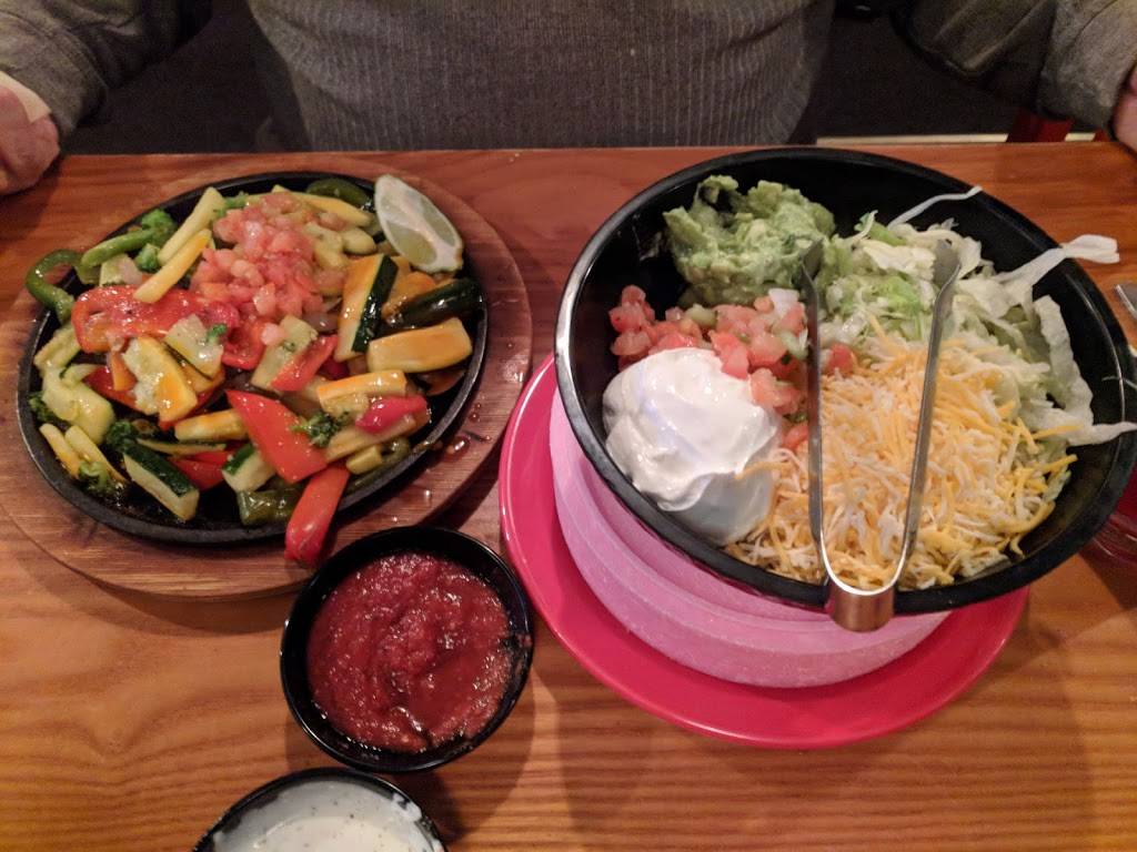 Highland House | restaurant | 12741 N Port Washington Rd, Mequon, WI 53092, USA | 2622435844 OR +1 262-243-5844