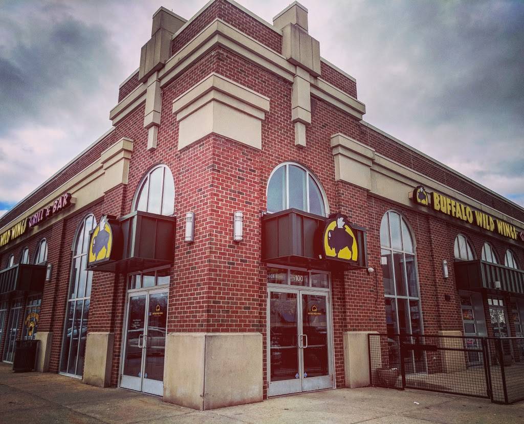 Buffalo Wild Wings | restaurant | 2121 Celebration Dr NE #100, Grand Rapids, MI 49525, USA | 6163642999 OR +1 616-364-2999