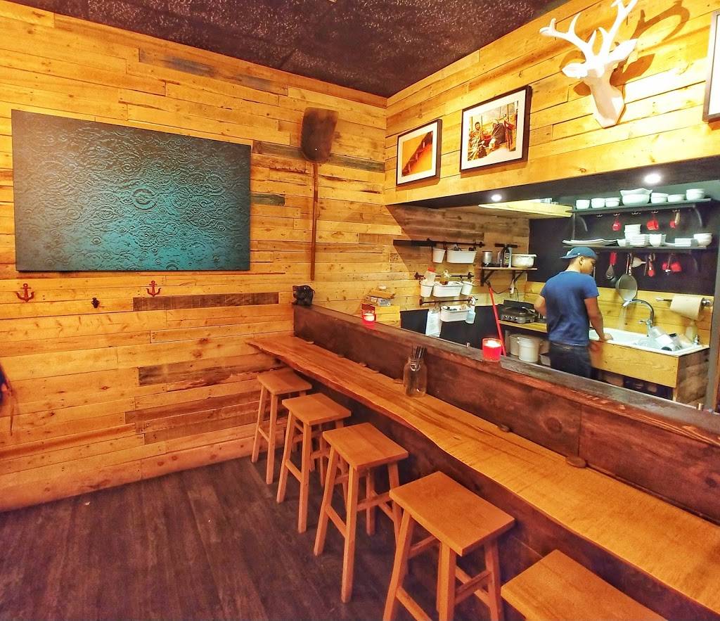 SOUCHi bar à sushi | restaurant | 6615 Boulevard Monk, Montréal, QC H4E 3J2, Canada | 5145448444 OR +1 514-544-8444