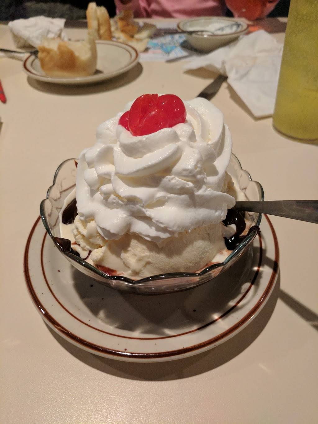 Halls State St Prime Rib | restaurant | 2005 E State Blvd, Fort Wayne, IN 46805, USA | 2604830597 OR +1 260-483-0597