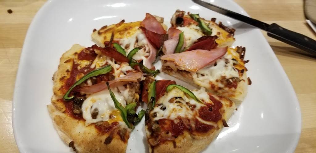 Boston Pizza | restaurant | 3485 Rue Clemenceau, Beauport, QC G1C 0B6, Canada | 4186641555 OR +1 418-664-1555