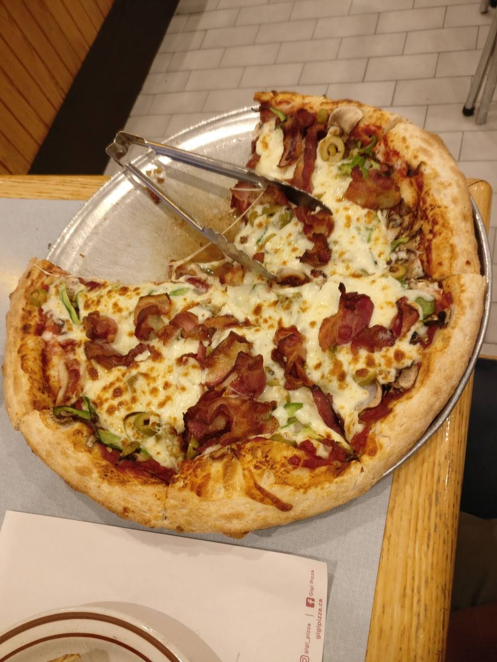 Gigi Pizzeria | restaurant | 302 Chemin du Bord-du-Lac, Pointe-Claire, QC H9S 4L5, Canada | 5146974587 OR +1 514-697-4587