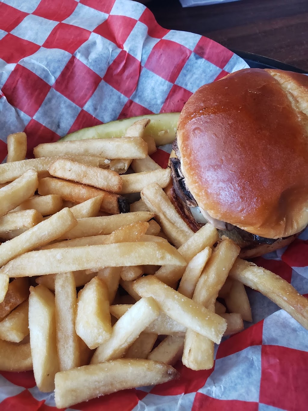 Rhinos Bar & Grille | restaurant | 226 Main St, Bridgeport, CA 93517, USA | 7609327345 OR +1 760-932-7345