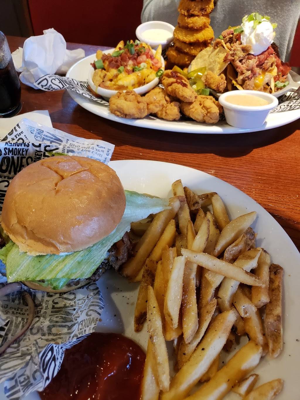 Smokey Bones Bar & Fire Grill | meal takeaway | 1615 Stringtown Rd, Grove City, OH 43123, USA | 6142773270 OR +1 614-277-3270